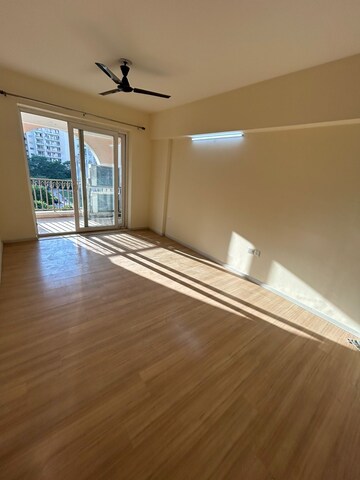 Room in 3 BHK Apartment at DLF The Skycourt, Sector 86 – for Sale