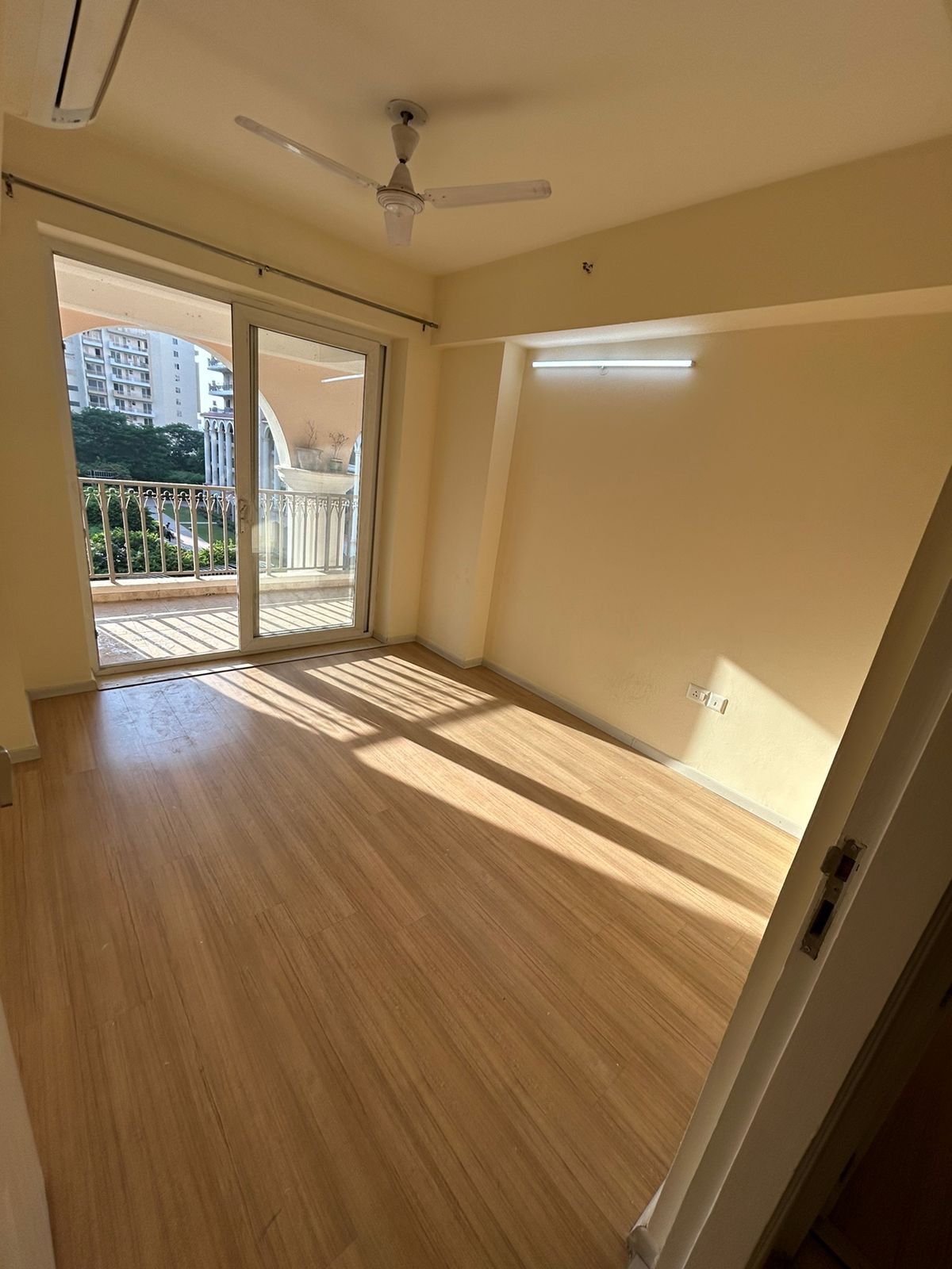 3 BHK + Pooja Room Apartment For Sale in DLF The Skycourt