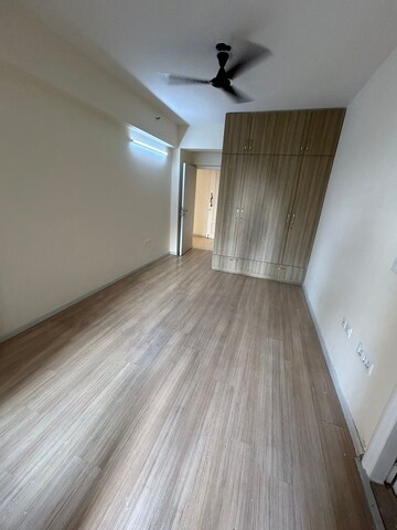 Room in 3 BHK Apartment at DLF The Skycourt, Sector 86 – for Sale