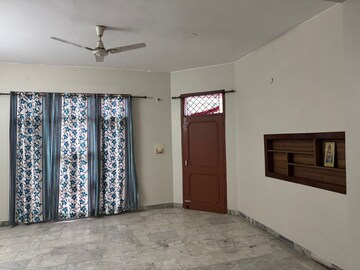 Room in 2 BHK Independent House at Sector 4 – for Rent
