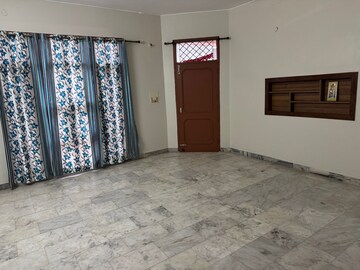 Room in 2 BHK Independent House at Sector 4 – for Rent