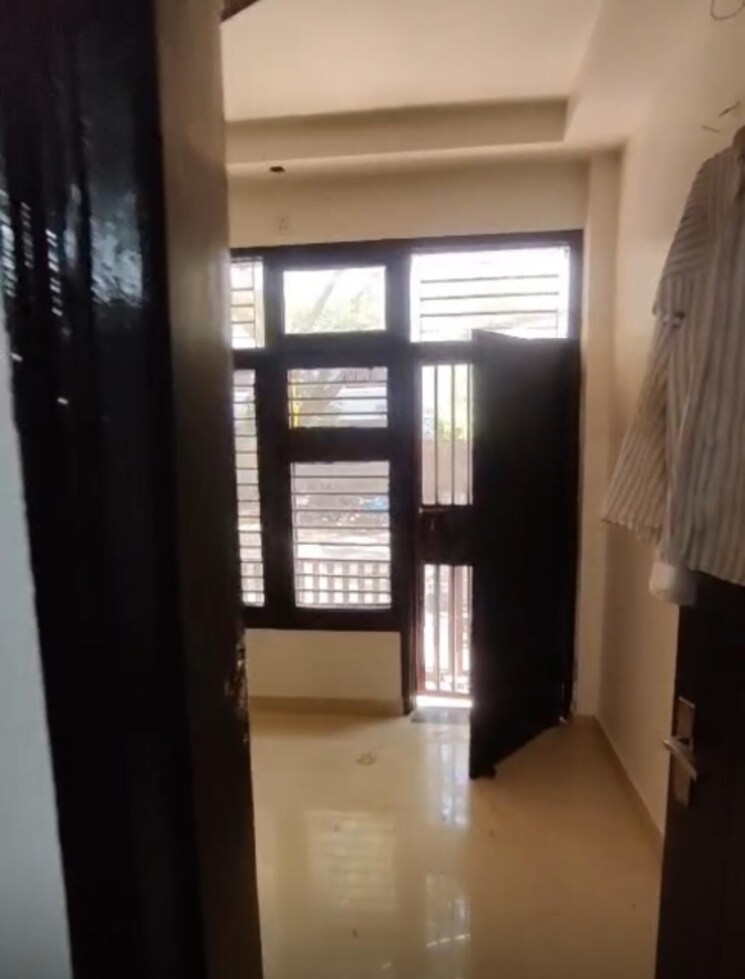 Room, vasundhara sector 5 3 Bedroom 900 Sq.Ft. Builder Floor In Vasundhara Sector 5 Ghaziabad 8682915