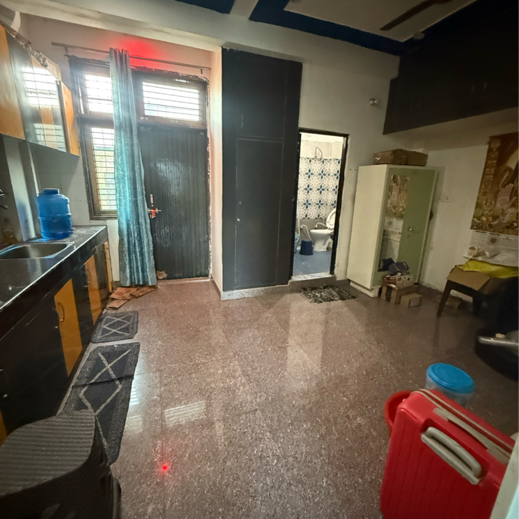 Room, sector 63a 1.5 Bedroom 700 Sq.Ft. Builder Floor In Sector 63a Noida 8682925