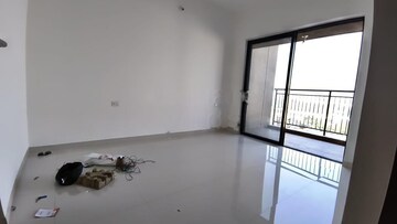 Room in 2 BHK Apartment at Kalpataru Serenity, Manjari – for Rent