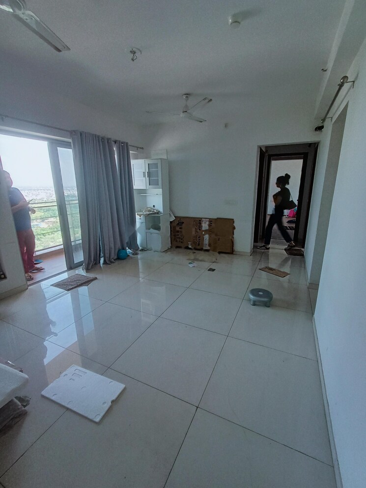 Living Room, amanora-gold-towers 2 Bedroom 719 Sq.Ft. Apartment In Hadapsar Pune 8682966