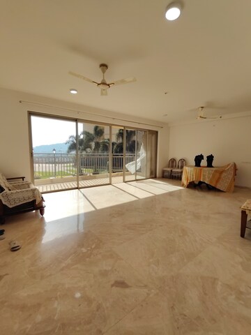Room in 3 BHK Apartment at Hiranandani Fortune City, New Panvel – for Rent