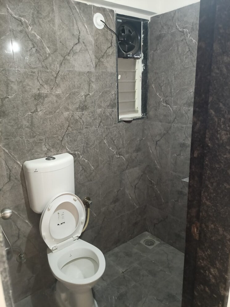 Bathroom, mantra-29-gold-coast 2 Bedroom 750 Sq.Ft. Apartment In Tingre Nagar Pune 8683014
