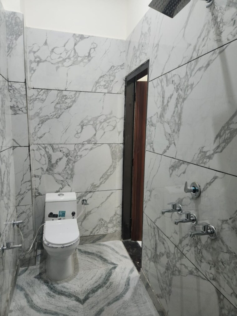 Bathroom, raksha puram 4 Bedroom 77 Sq.Yd. Independent House In Raksha Puram Meerut 8683011