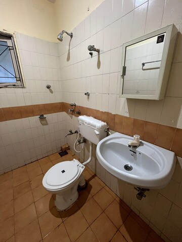 Bathroom in 2 BHK Apartment at Alexandria Apartments, Richmond Town – for Sale