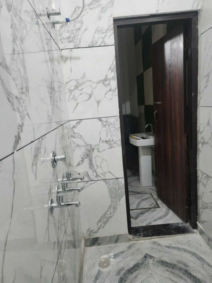 Bathroom, raksha puram 4 Bedroom 93 Sq.Yd. Independent House In Raksha Puram Meerut 8683025