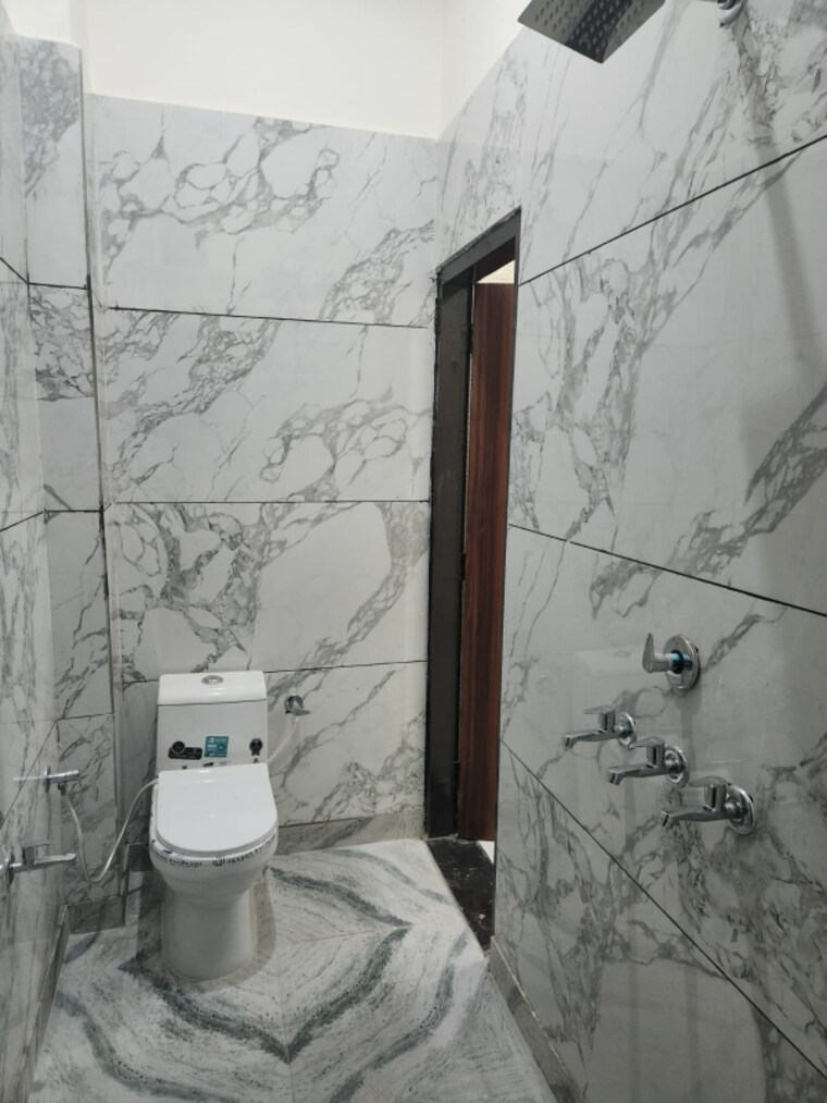Bathroom, amehra adipur 4 Bedroom 62 Sq.Yd. Independent House In Amehra Adipur Meerut 8683043