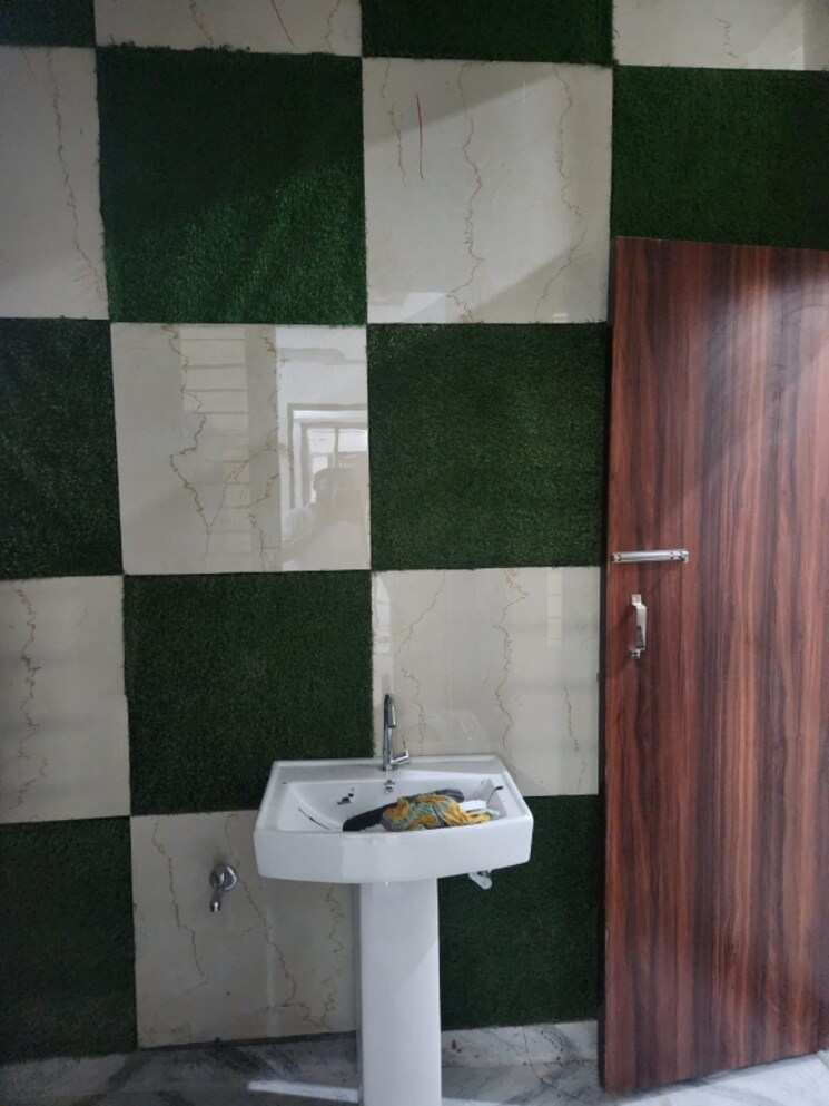 Bathroom, amehra adipur 4 Bedroom 62 Sq.Yd. Independent House In Amehra Adipur Meerut 8683043