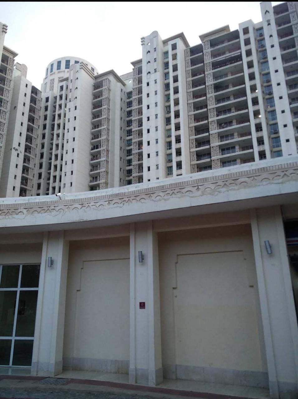 4 BHK + Servant Room Apartment For Rent in DLF The Summit
