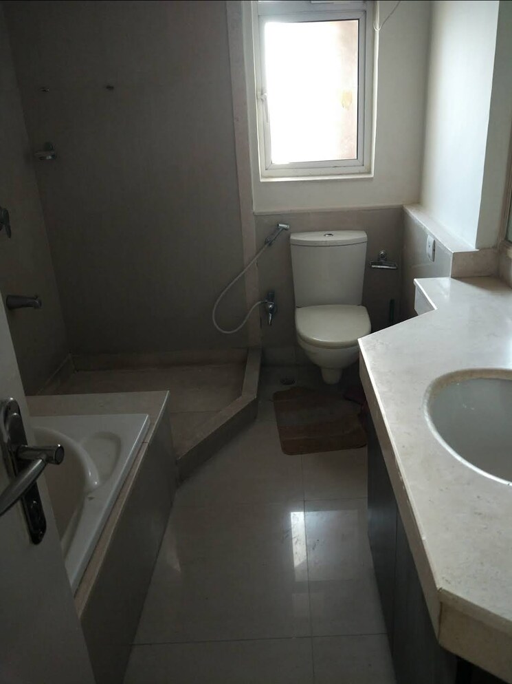 Bathroom, dlf-the-summit 4 Bedroom 3400 Sq.Ft. Apartment In Dlf Phase V Gurgaon 8683058