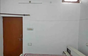 1 BHK Independent House For Rent in Aliganj