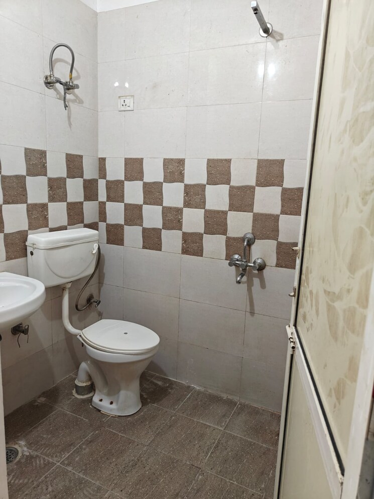 Bathroom, saket 2 Bedroom 850 Sq.Ft. Builder Floor In Saket Delhi 8683167