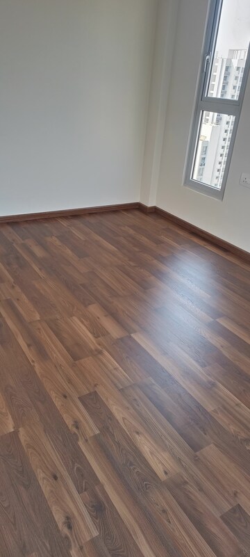 Room in 2 BHK Apartment at Piramal Vaikunth, Balkum Pada – for Rent