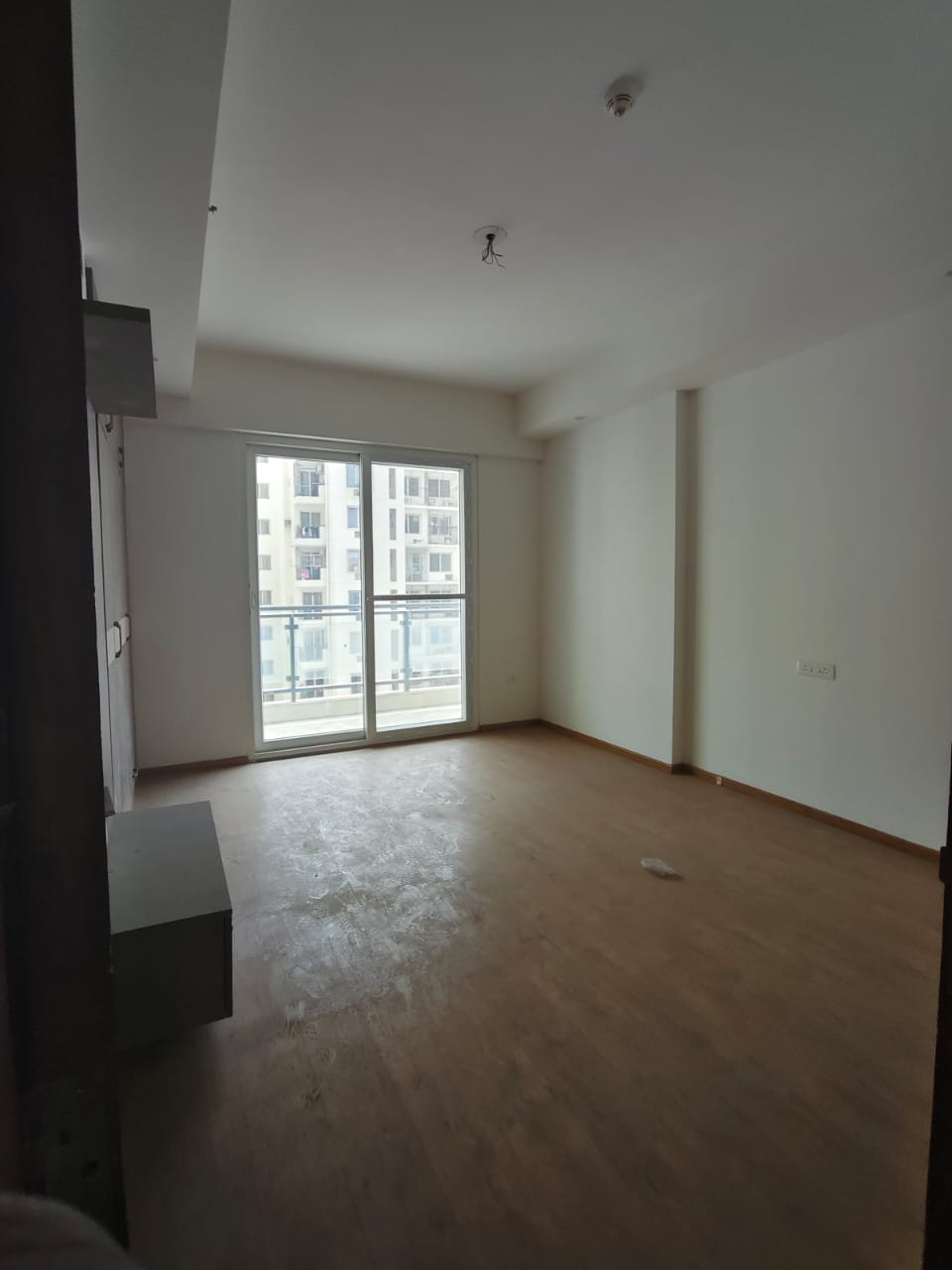 3.5 BHK + Servant Room Apartment For Rent in Dasnac Burj