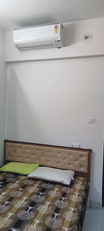 Furnished Amenities in 2 BHK Apartment at Raymond Ten X Habitat, Pokhran Road No Two – for Rent