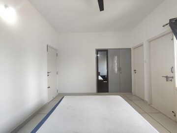 Room in 3 BHK Apartment at Vars Parkwood, Bellandur – for Rent