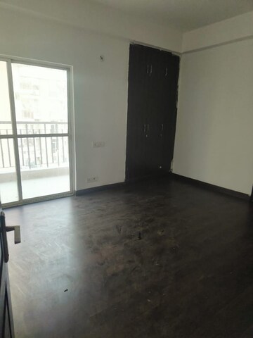 Room in 3 BHK Apartment at Gardenia Golf City, Sector 75 – for Rent