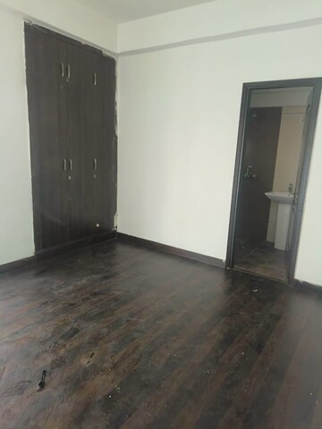 Room in 3 BHK Apartment at Gardenia Golf City, Sector 75 – for Rent