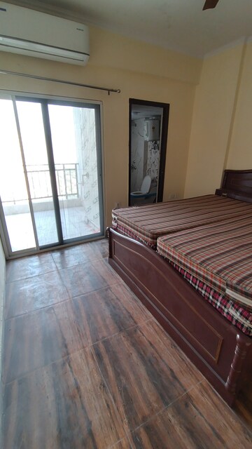 Furnished Amenities in 2.5 BHK Apartment at Futec Gateway, Sector 75 – for Rent
