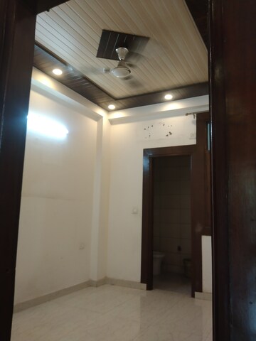 Room in 3 BHK Builder Floor at Shakti Khand – for Rent