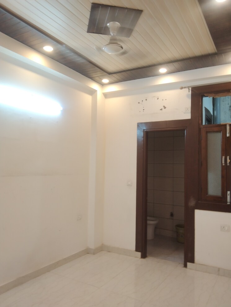 Room, shakti khand 3 Bedroom 1200 Sq.Ft. Builder Floor In Shakti Khand Ghaziabad 8683420