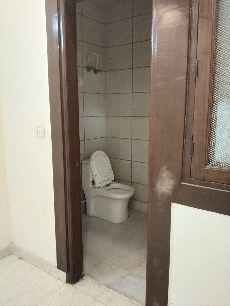 Bathroom, shakti khand 3 Bedroom 1200 Sq.Ft. Builder Floor In Shakti Khand Ghaziabad 8683420