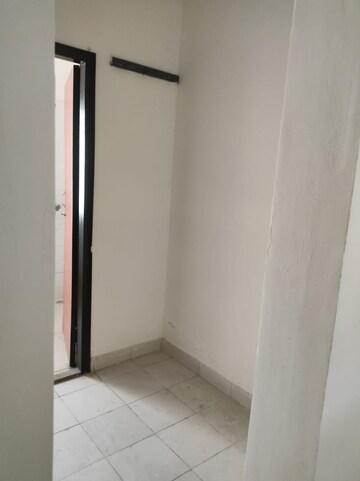 Room in 3 BHK Builder Floor at BPTP Amstoria, Sector 102 – for Rent