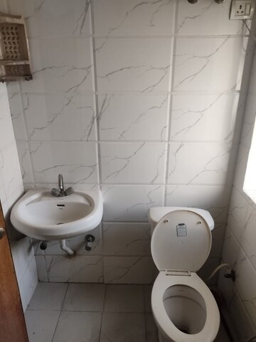 Bathroom in 3 BHK Builder Floor at BPTP Amstoria, Sector 102 – for Rent