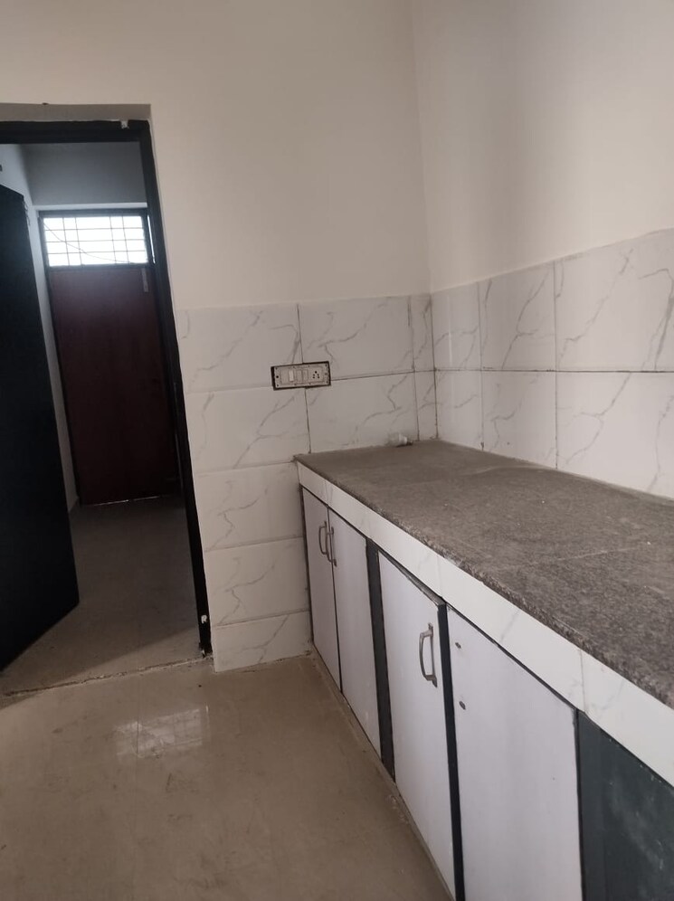 Kitchen, bptp-amstoria 3 Bedroom 2200 Sq.Ft. Builder Floor In Sector 102 Gurgaon 8683404