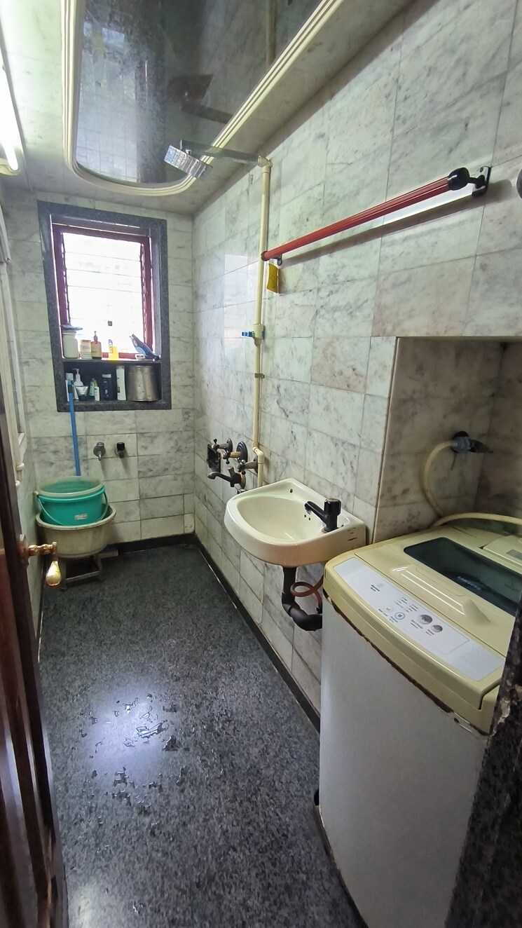 Bathroom, warli pada Pg For Boys In Warli Pada 8683434