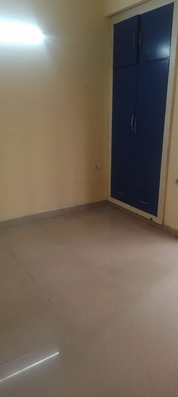 Room in 1 RK Apartment at Antriksh Golf View, Sector 78 – for Rent