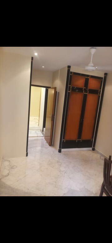 Room in 3 BHK Apartment at Cuffe Parade – for Sale