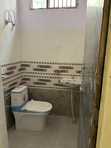 Bathroom in 1 RK Builder Floor at Sector 39 – for Rent