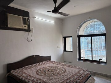 Bedroom in 2 BHK Apartment at Santacruz East – for Rent