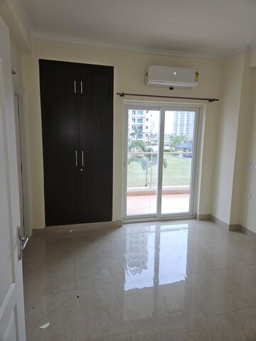 Room in 2 BHK Apartment at Tulip Lemon, Sector 69 – for Rent