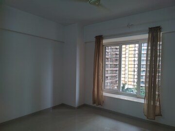 Room in 2 BHK Apartment at Dosti Imperia Phase I, Ghodbunder Road – for Rent