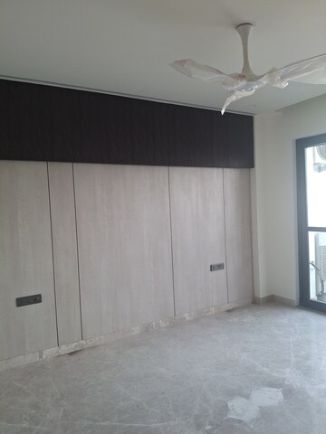 Building Lobby in 4 BHK Builder Floor at South City 1 – for Sale