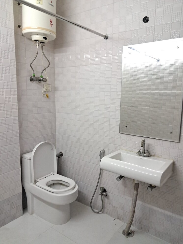 Bathroom, saket 1 RK 460 Sq.Ft. Builder Floor In Saket Delhi 8683561