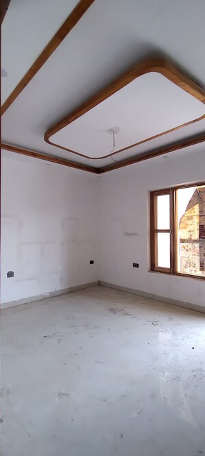 Room in 4 BHK Builder Floor at Ashoka Enclave Faridabad, Sector 34 – for Sale