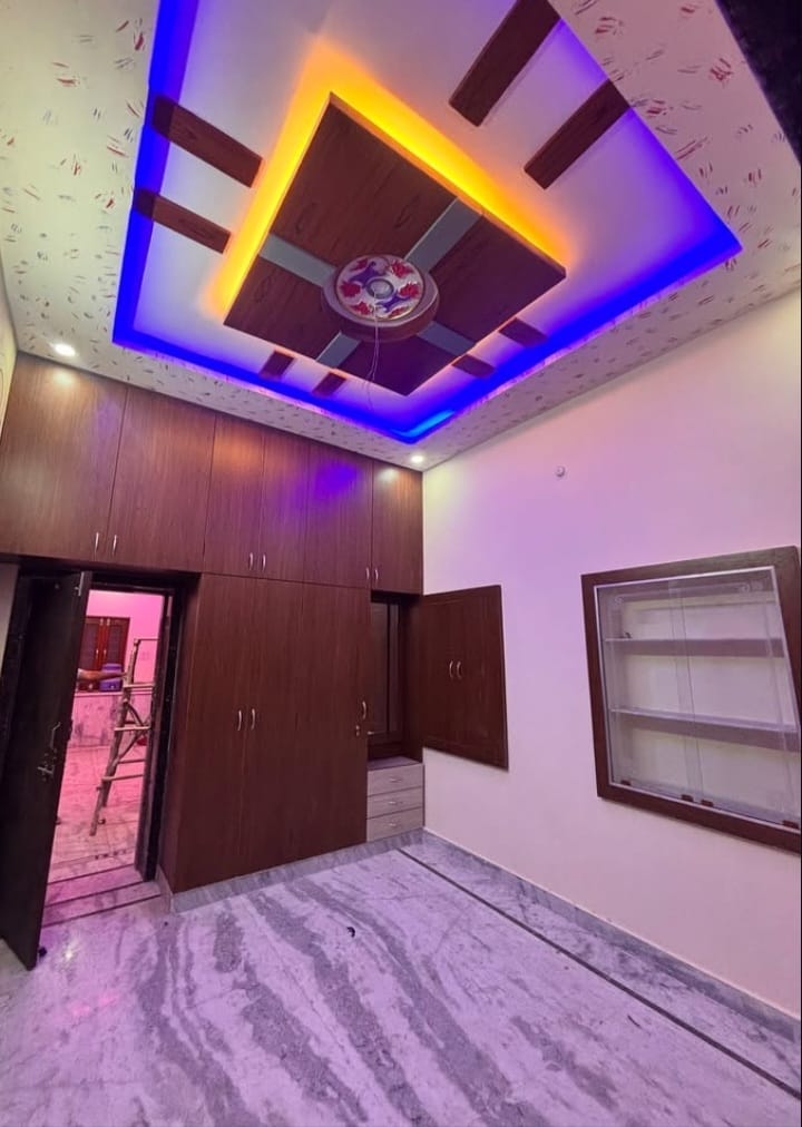3 BHK + Pooja Room,Servant Room Builder Floor For Sale in Building Floor 