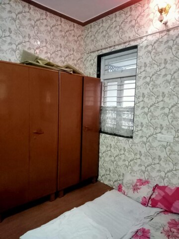 Room in 1 BHK Apartment at Navjivan Colony, Mahim – for Rent