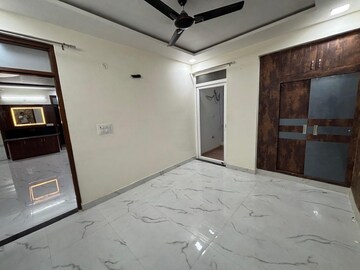 Room in 3 BHK Builder Floor at Mansarovar Extension – for Rent