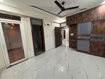 Room in 3 BHK Builder Floor at Mansarovar Extension – for Rent