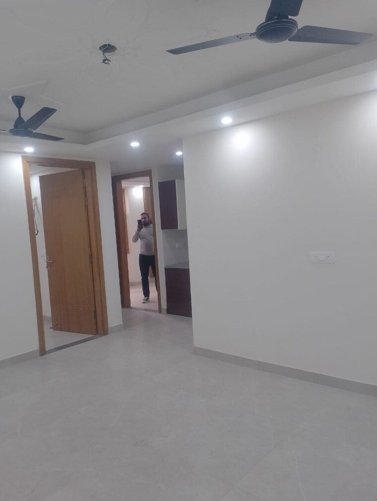 Room, vishwakarma colony 3 Bedroom 100 Sq.Yd. Apartment In Vishwakarma Colony Delhi 8683782
