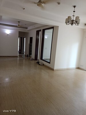 Room in 3 BHK Apartment at Aims Golf City, Sector 75 – for Sale