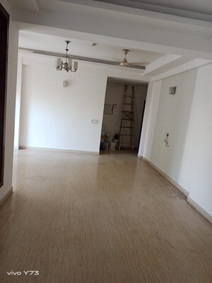 Room in 3 BHK Apartment at Aims Golf City, Sector 75 – for Sale